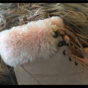 OneOone Fuzzy pink boots Size 4